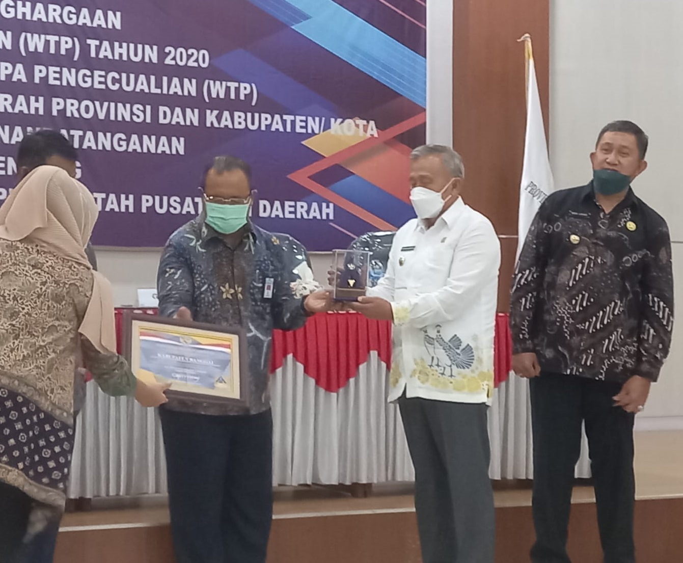 Wakil Bupati Banggai Hadiri Penyerahan Piagam Penghargaan WTP di Kota Palu