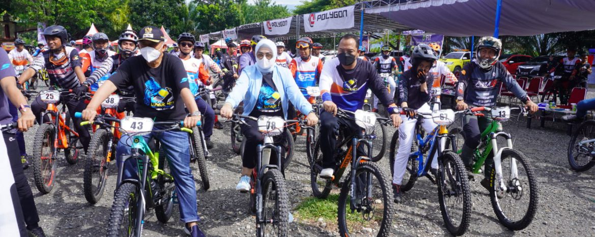 Wakil Bupati Banggai Drs. H. Furqanuddin Masulili, MM buka Kegiatan Event Balap sepeda gunung