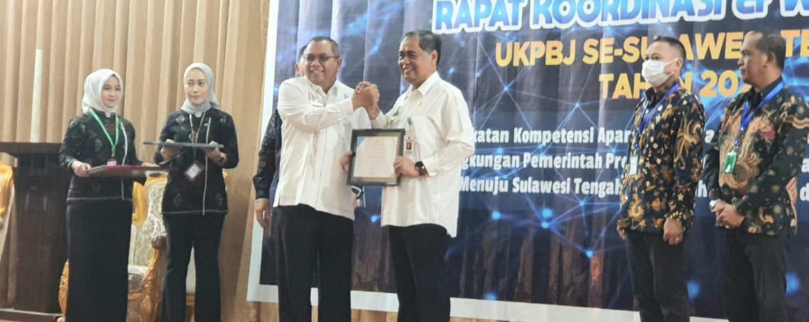 Penuhi 17 Standar LPSE LKPP RI, Gubernur Anugrahi Pemkab Banggai Penghargaan 