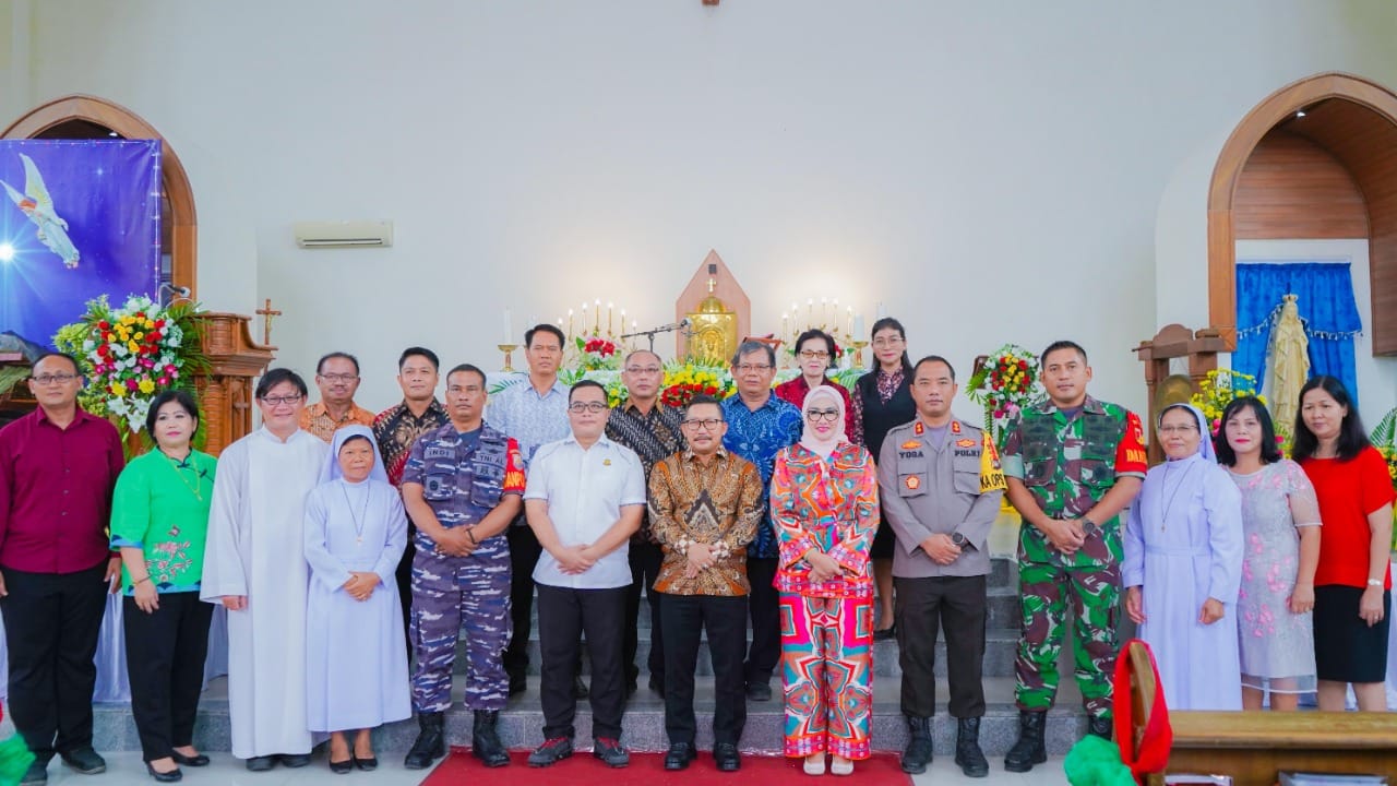 Perayaan Natal Kabupaten Banggai Tahun 2022, Bupati Amirudin Kunjungi 6 Gereja di Kota Luwuk