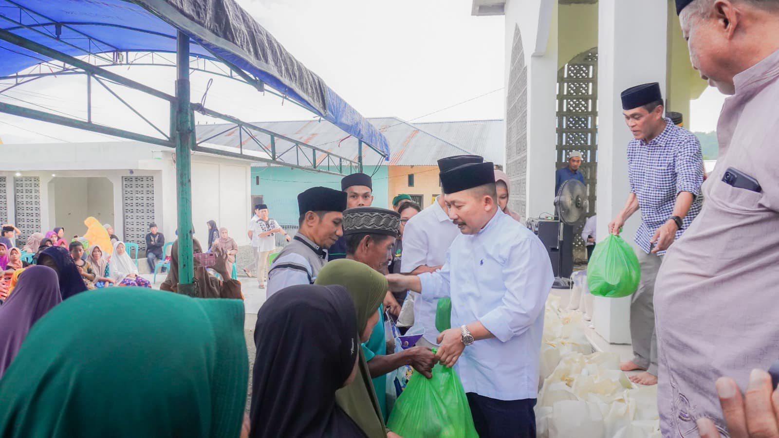 Safari Ramadhan di Kecamatan Kintom, Bupati Sebut Telah Minta PLN Siasati Pemadaman Listrik