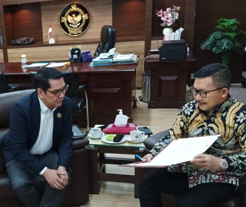 Bupati Banggai  Menandatangani Komitmen dan Rencana Aksi Penyelesaian Tindak Lanjut Rekomendasi Hasil Pemeriksaan Badan Pemeriksa Keuangan (BPK) Perwakilan Provinsi Sulawesi Tengah