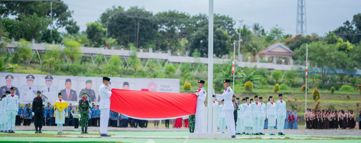 Upacara Penurunan Bendera Merah Putih di Kabupaten Banggai Berlangsung Dengan Khidmat