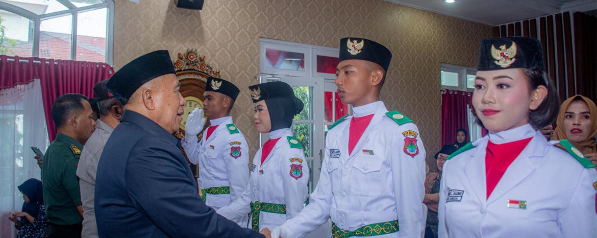 Kukuhkan 46 Anggota Paskibraka Kabupaten Banggai, Wabup Furqanuddin : Persiapkan Diri Untuk Jadi Putra-Putri Terbaik Bangsa!