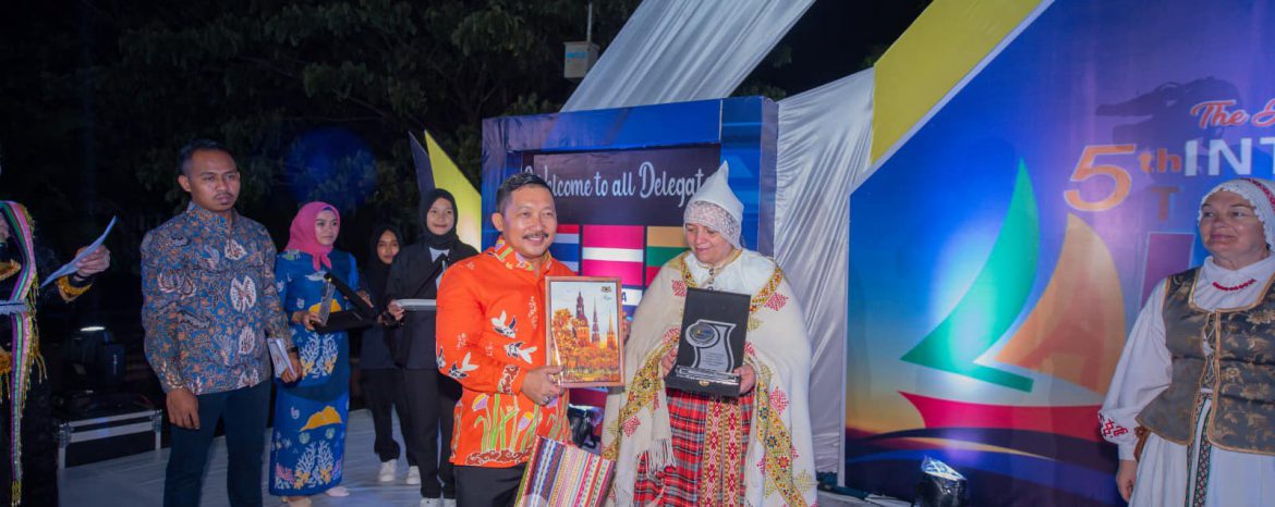 Buka Secara Resmi International Teluk Lalong Festival (ITLF) 2023, Asisten I Setda Provinsi Sulteng : Bangun Sulawesi Tengah Dengan Gerak Cepat!