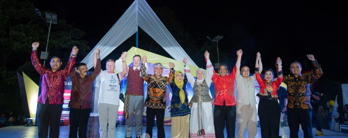 Mewakili Bupati Banggai, Sekda Abdullah Tutup International Teluk Lalong Festival (ITLF) 2023