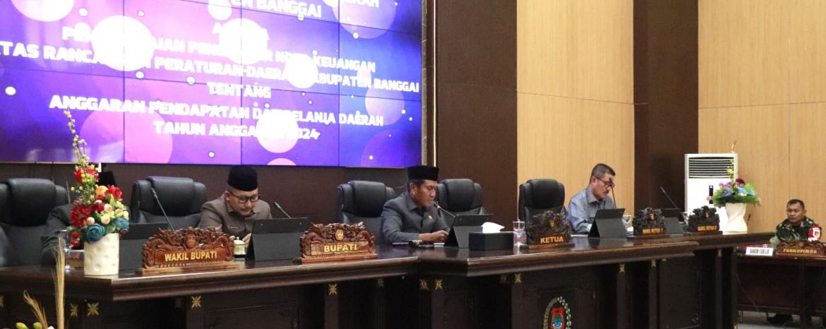 Rapat Paripurna DPRD, Bupati Banggai Sampaikan Pendapatan Daerah 2024 Sebesar 2,4 Triliun.