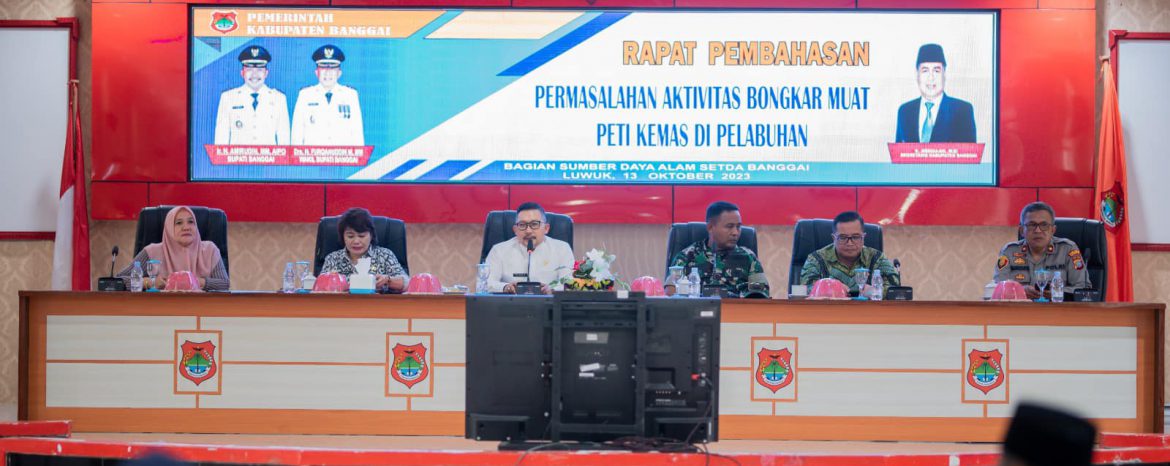 Bupati Amirudin Pimpin Rapat Permasalahan Aktivitas Bongkar Muat di Pelabuhan Lalong Luwuk dan Pelabuhan Tangkiang