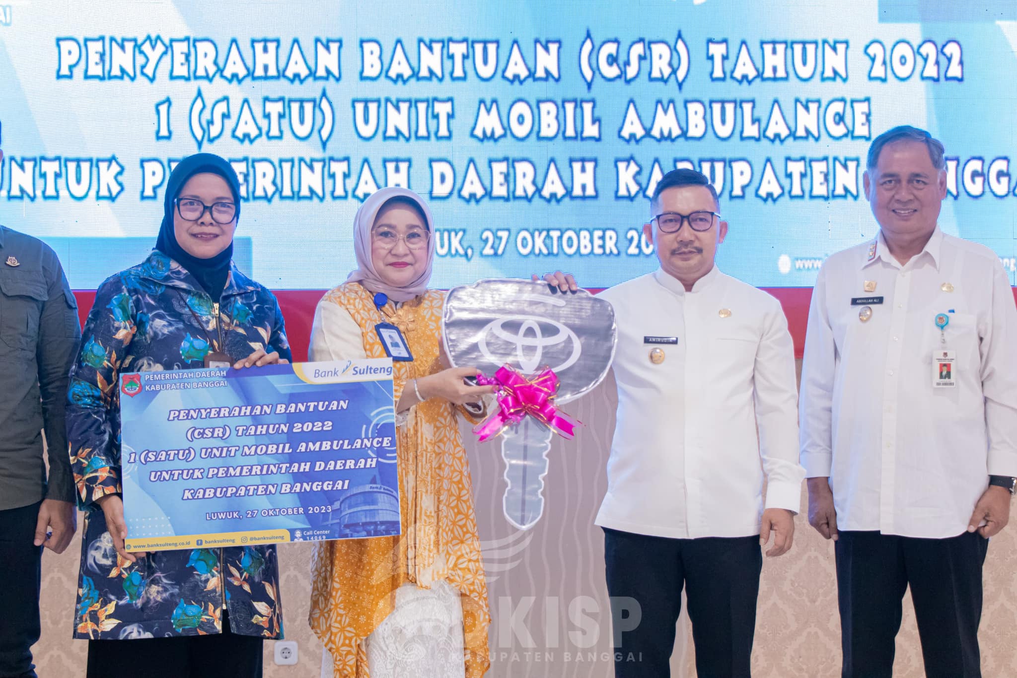 Bupati Amirudin Terima Bantuan CSR 1 Unit Mobil Ambulance dari PT. Bank Sulteng Cabang Luwuk