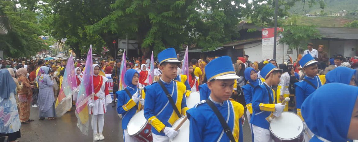Dalam Rangka Memperingati HUT PGRI Ke-78 Tahun, Kepala Dinas Pendidikan Lepas Peserta Karnaval Budaya